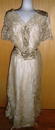 xxM496M 1904 French Lace Gown